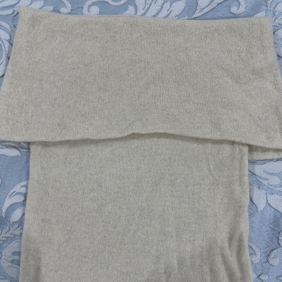NWOT 100% CASHMERE  Off The Shoulder Top - Picture 1 of 5